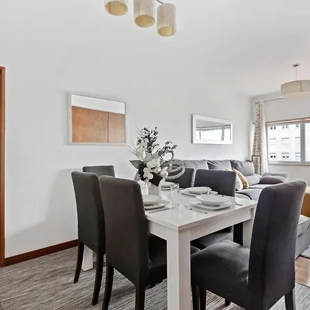 Spacious 3 Bedroom In * Лісабон