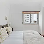 Spacious 3 Bedroom In Apartman Lisboa