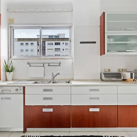 Spacious 3 Bedroom In Lizbona