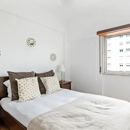 Spacious 3 Bedroom In Lizbona