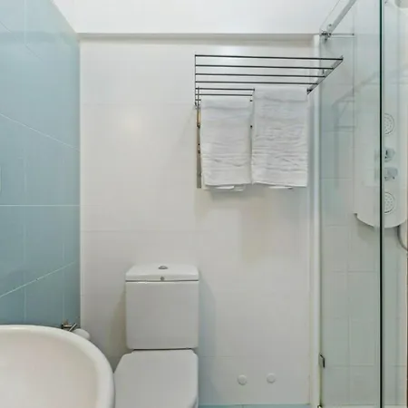 Spacious 3 Bedroom In * Lisbona